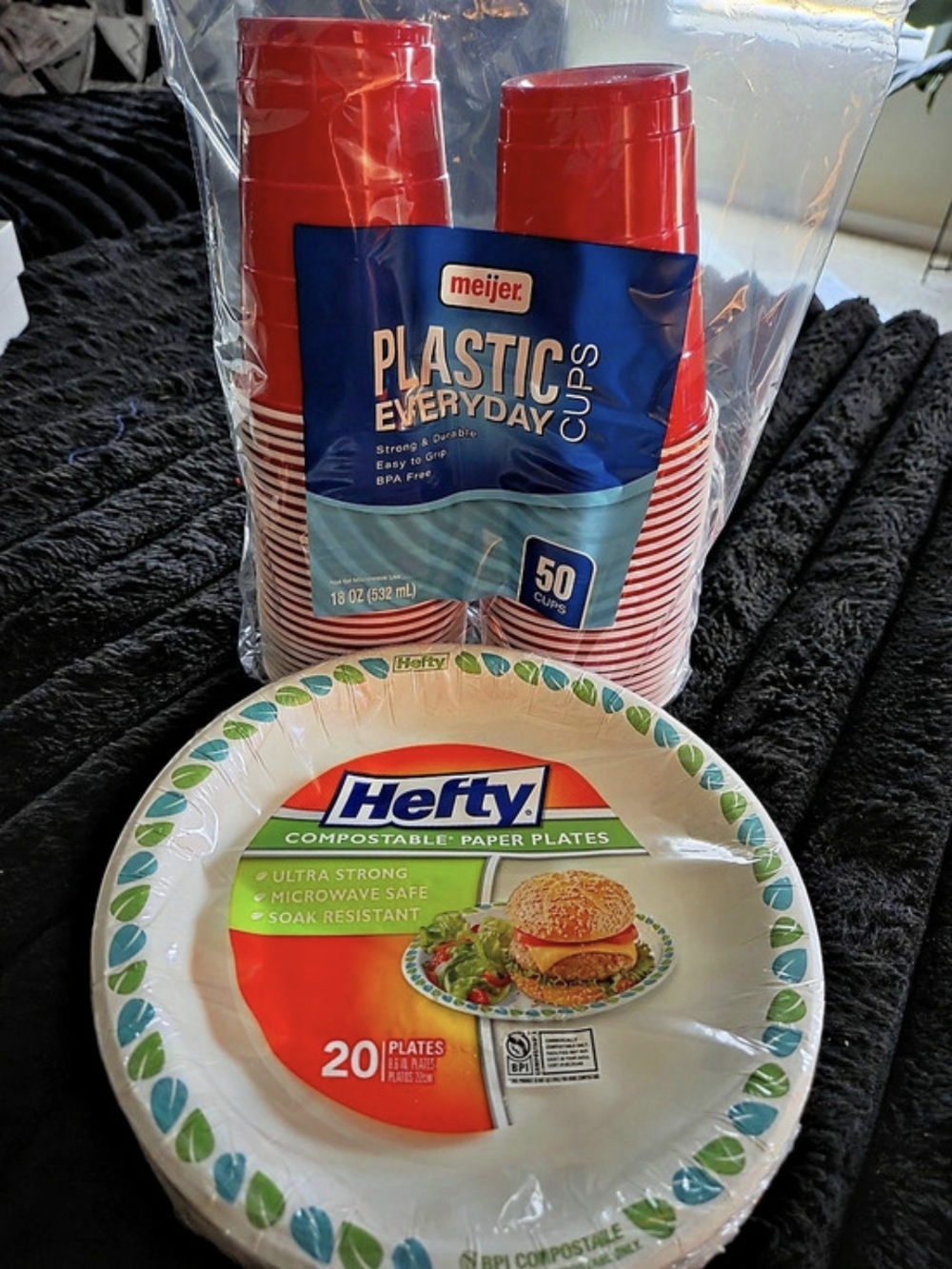 Hefty Plastic Cups & Compostable Paper Plates NWT